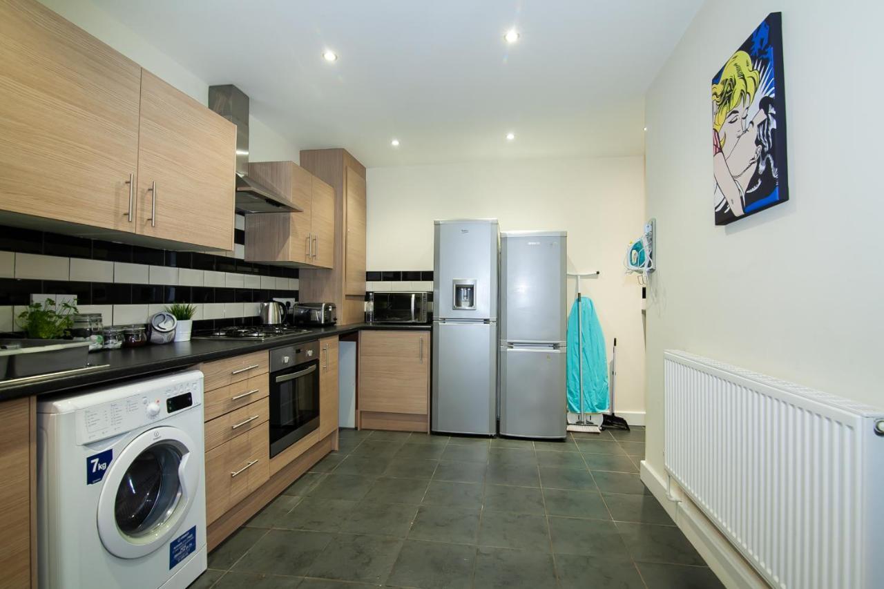 Casa Fresa Franks Serviced Accommodation Ливърпул Екстериор снимка