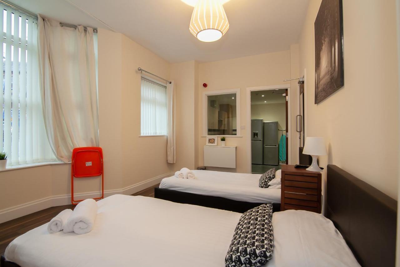 Casa Fresa Franks Serviced Accommodation Ливърпул Екстериор снимка