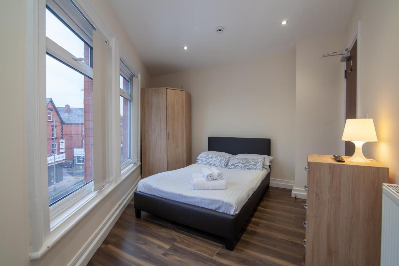 Casa Fresa Franks Serviced Accommodation Ливърпул Екстериор снимка
