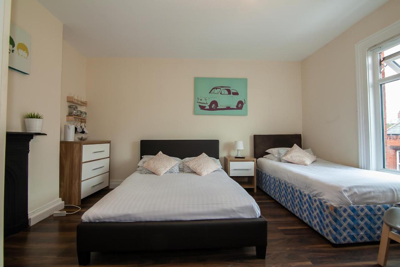 Casa Fresa Franks Serviced Accommodation Ливърпул Екстериор снимка