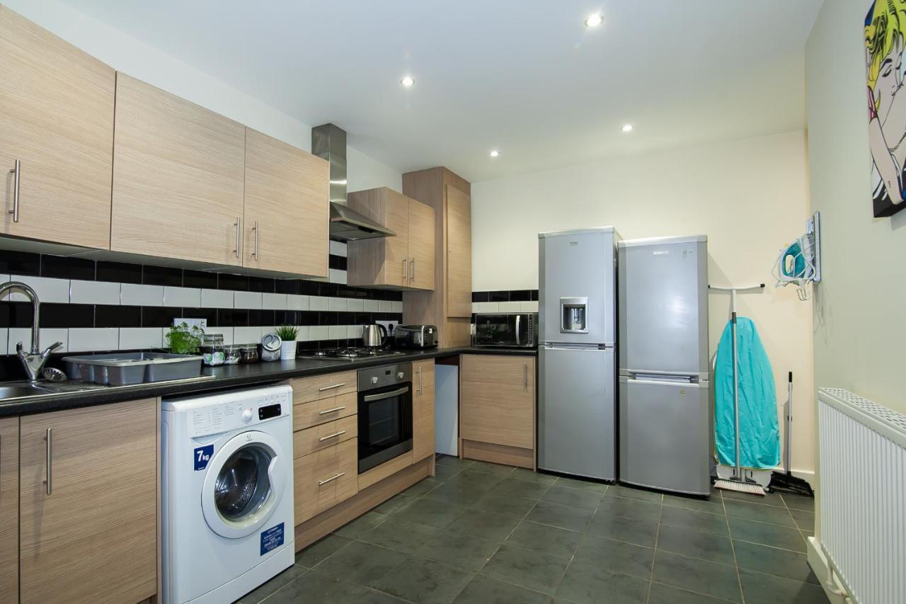 Casa Fresa Franks Serviced Accommodation Ливърпул Екстериор снимка