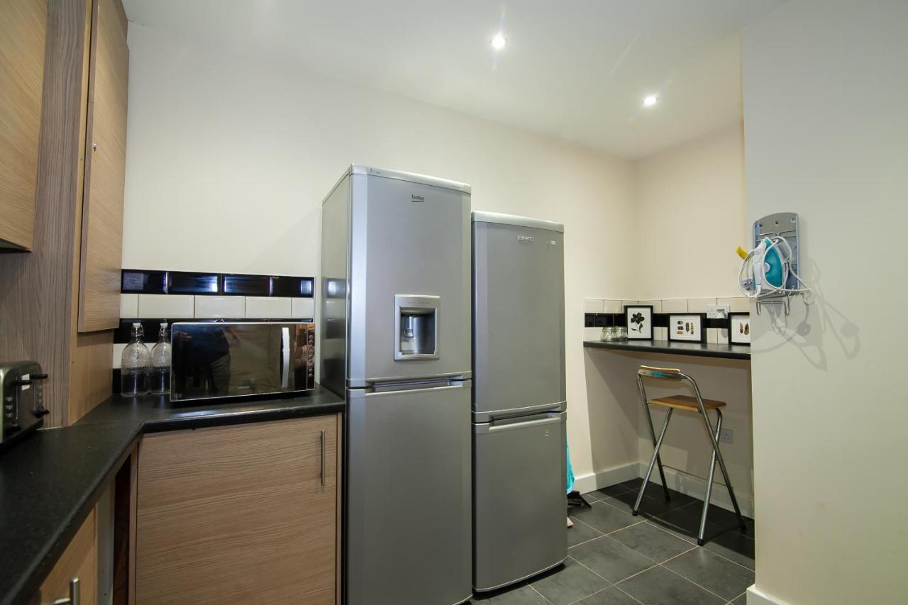 Casa Fresa Franks Serviced Accommodation Ливърпул Екстериор снимка