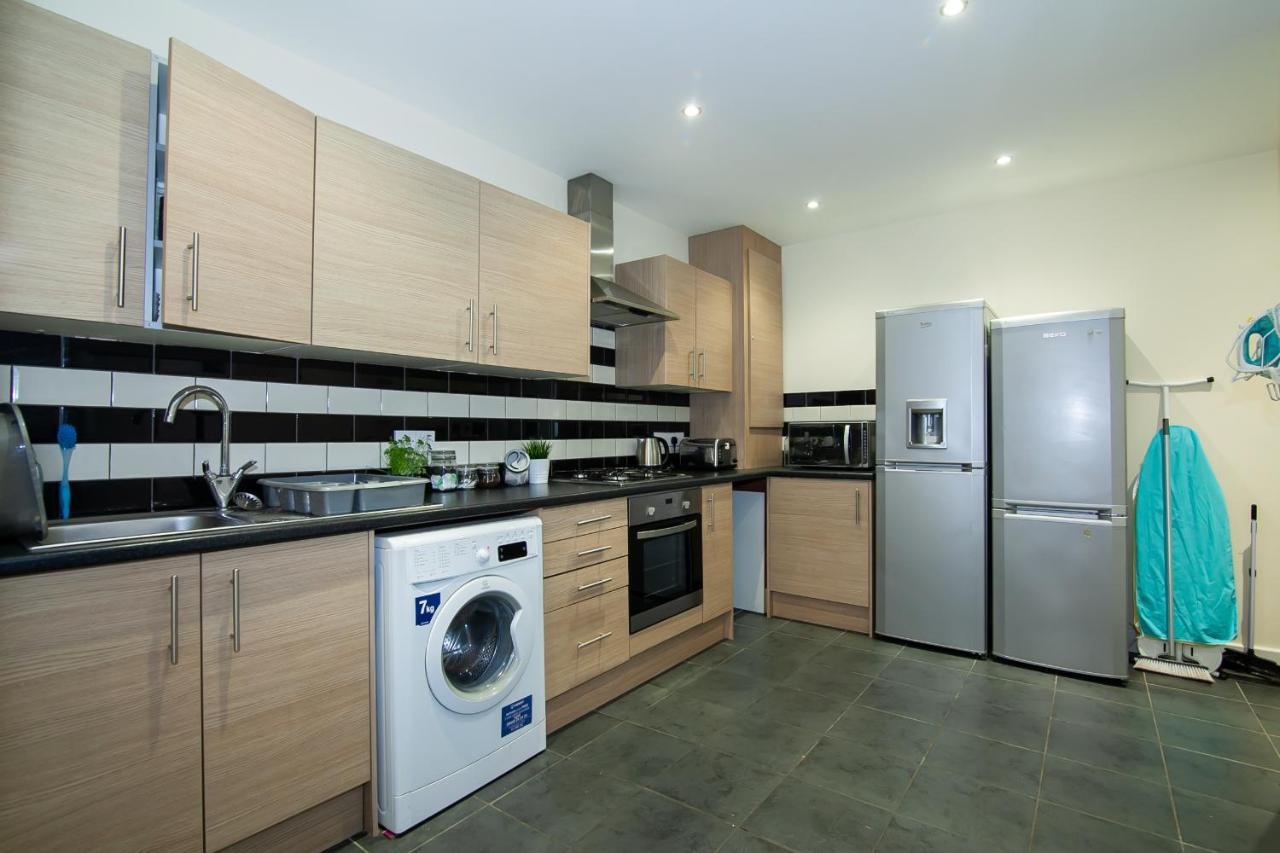 Casa Fresa Franks Serviced Accommodation Ливърпул Екстериор снимка